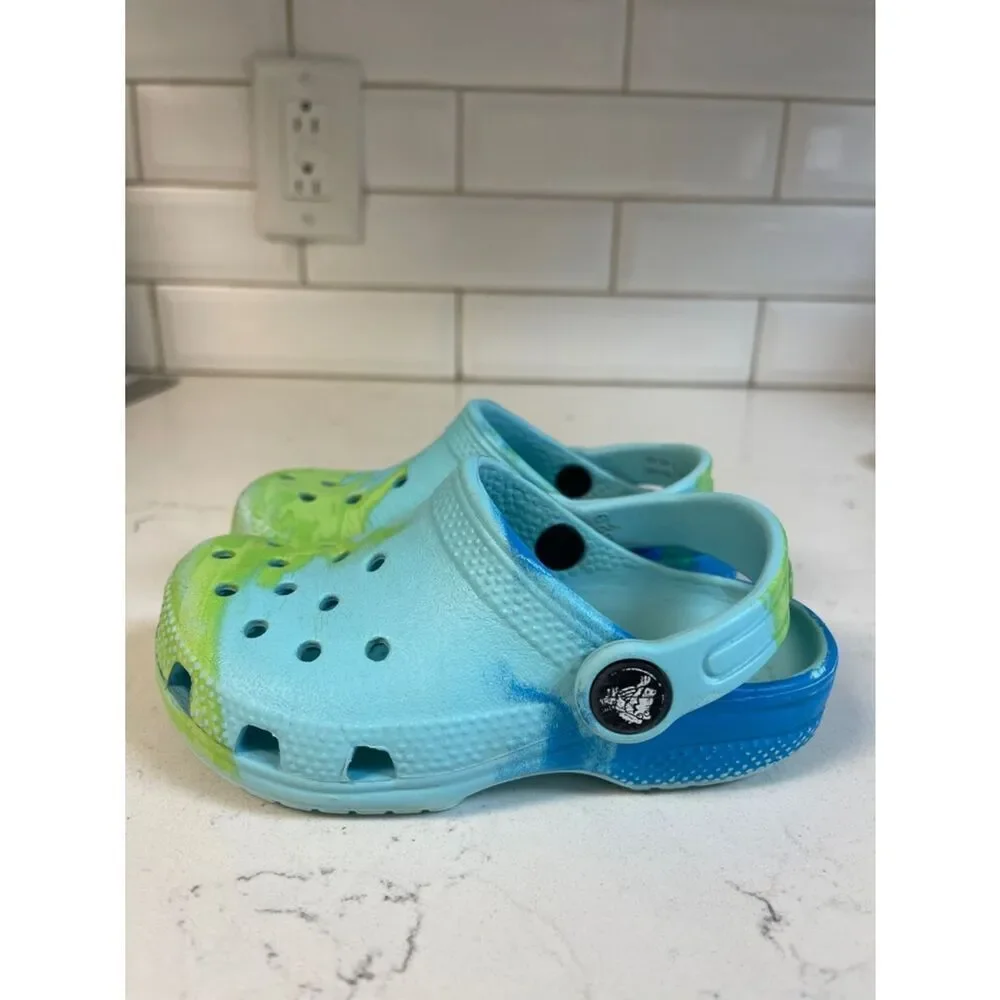 CROCS appear colors than